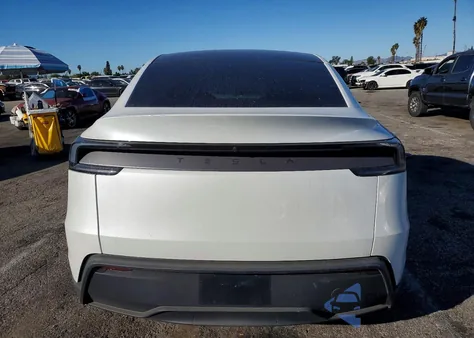 2026 Tesla Model Y z USA, uszkodzony, nr VIN 7SAYGDED2TF389119